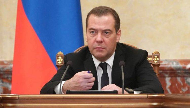 Медведев уволил замглавы Росалкогольрегулирования Голосную