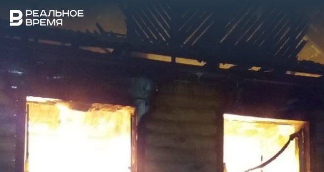 В Татарстане из-за неисправных электроприборов сгорели дом, гараж и баня