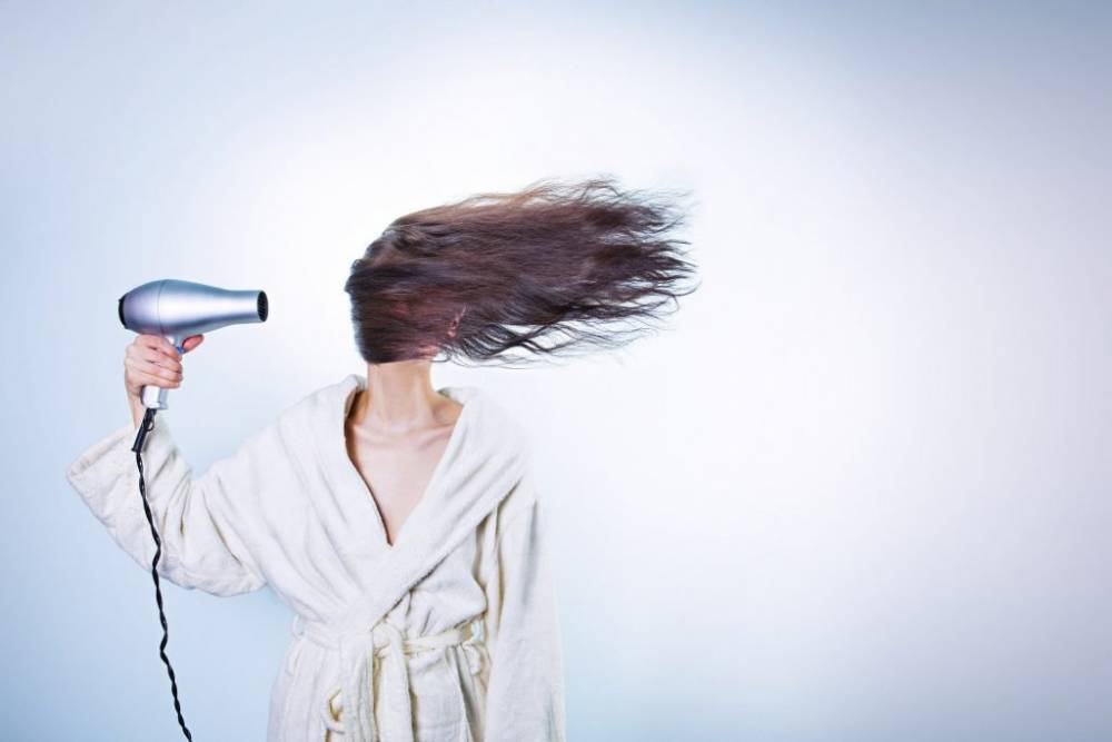 Зимняя забота: как восстановить ломкие волосы