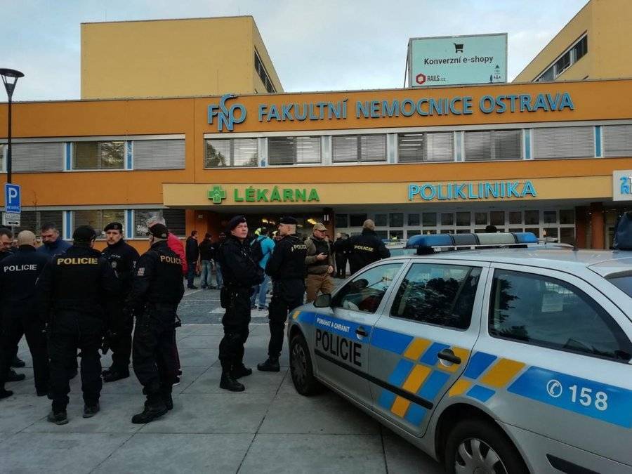 Четыре человека погибли при стрельбе в больнице в Чехии
