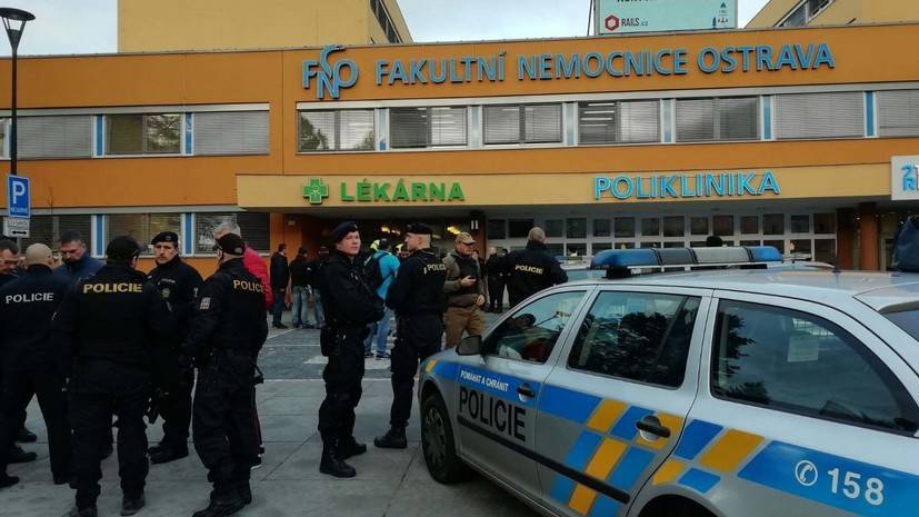 Полиция Чехии опубликовала фото предполагаемого стрелка в больнице