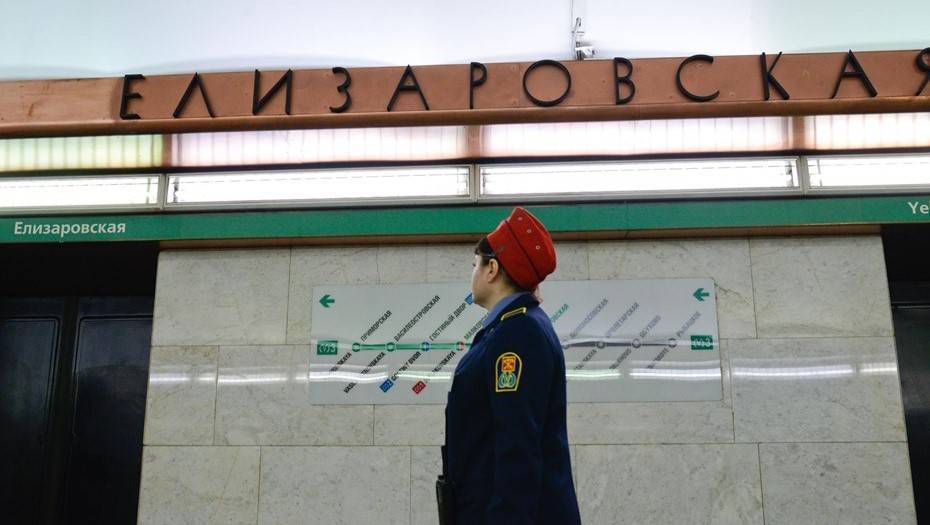 Анонимы сообщили о бомбах на 15 станциях метро Петербурга