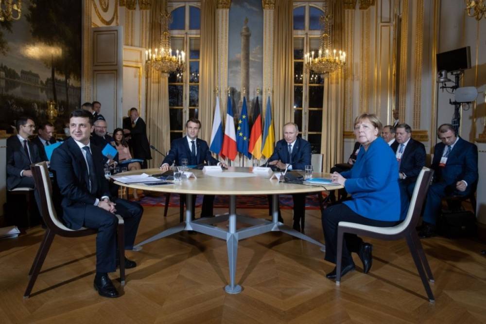 Путин и Макрон «спасли» Зеленского от конфуза за круглым столом в Париже