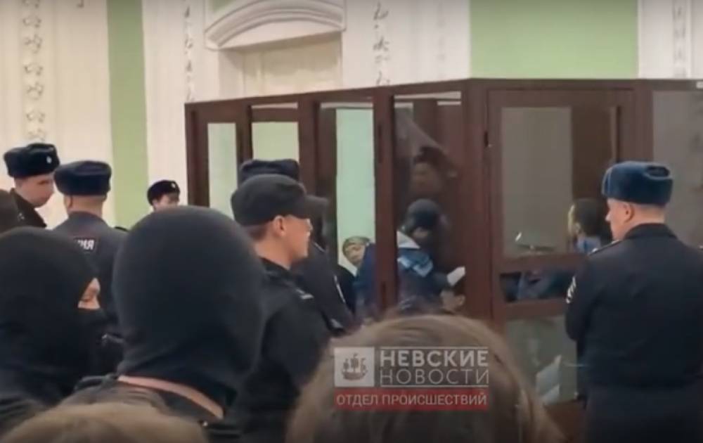 Обвиняемых в теракте в петербургском метро доставили в суд