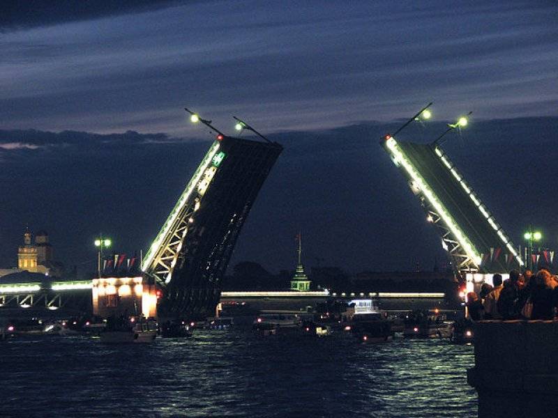 17 мостов Петербурга озарятся праздничными огнями