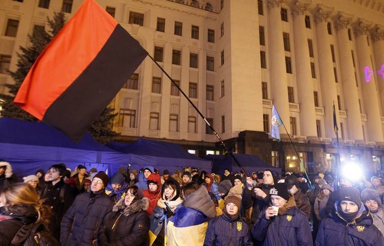 Зеленский назвал ошибкой митинги, на которые Порошенко созывает украинцев