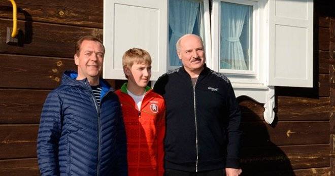 Медведев и Лукашенко провели переговоры по телефону