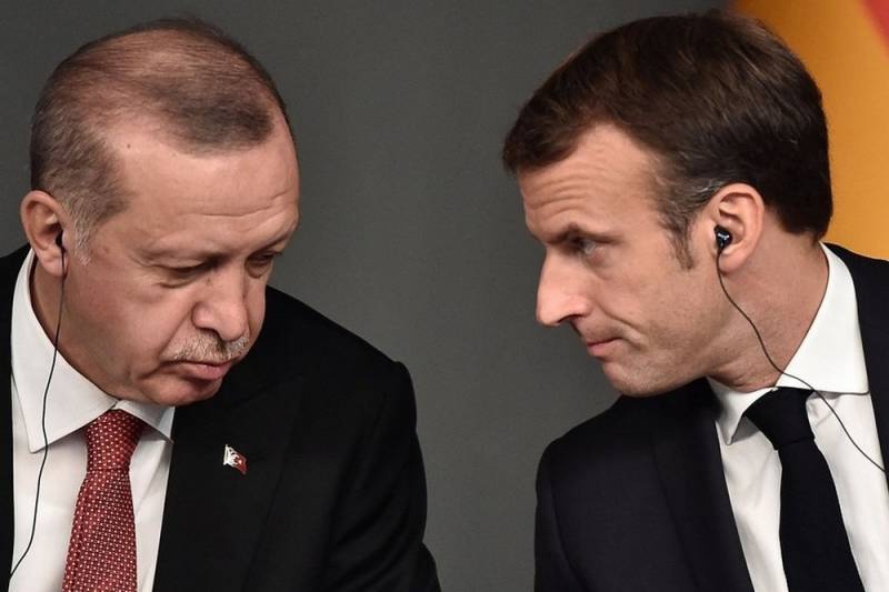 «Тебя не спрашивали»: Эрдоган поругался с Макроном из-за российских С-400