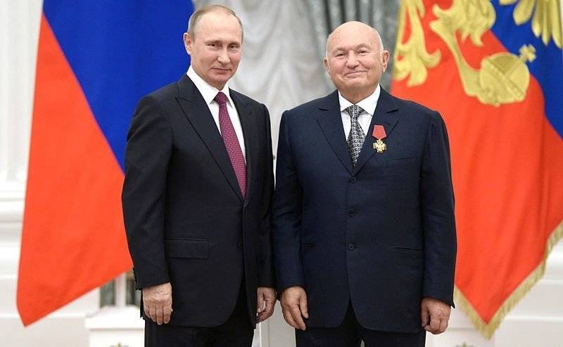 Президент РФ Путин направил родным и близким Лужкова телеграмму с соболезнованиями