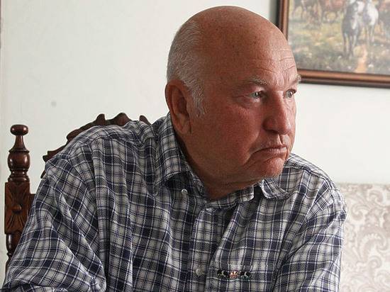 СМИ: семья Лужкова попросила похоронить его на Новодевичьем кладбище