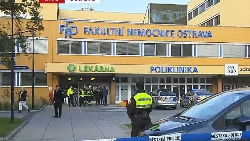 Перед самоубийством стрелявший в пациентов больницы в Чехии мужчина отправился к матери