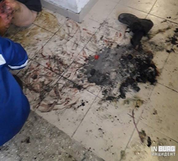 В Екатеринбурге в подъезде многоэтажного дома загорелся мужчина