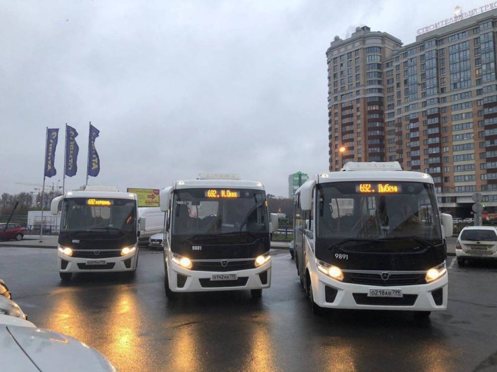 В Петербурге обнаружили и сняли с рейсов еще десять неисправных «коммерческих» автобусов