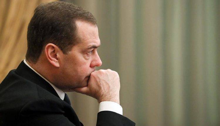 Медведев выразил соболезнования в связи с кончиной Лужкова