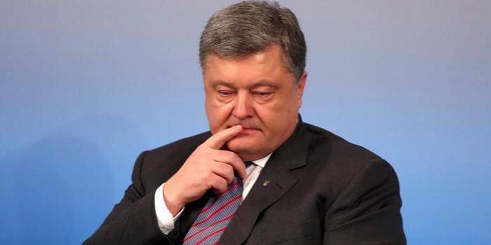 Против Порошенко открыли дело о госизмене из-за минских соглашений