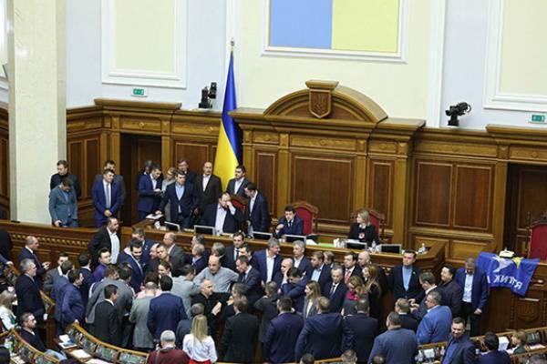 «Слуги народа» предложили в Раде отменить украинский языковой закон