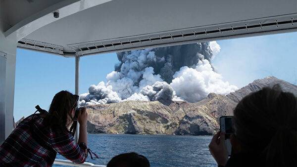 Врач сравнил извержение вулкана в Новой Зеландии с сериалом «Чернобыль»