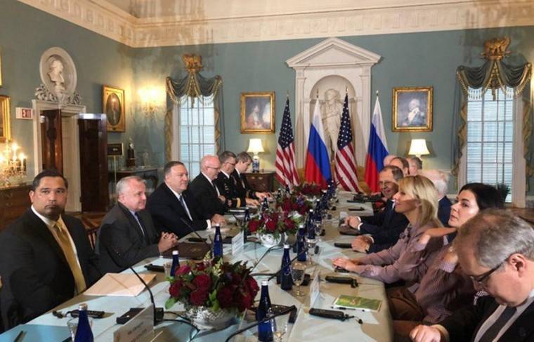Помпео на переговорах с Лавровым заявил о вмешательстве России в дела США
