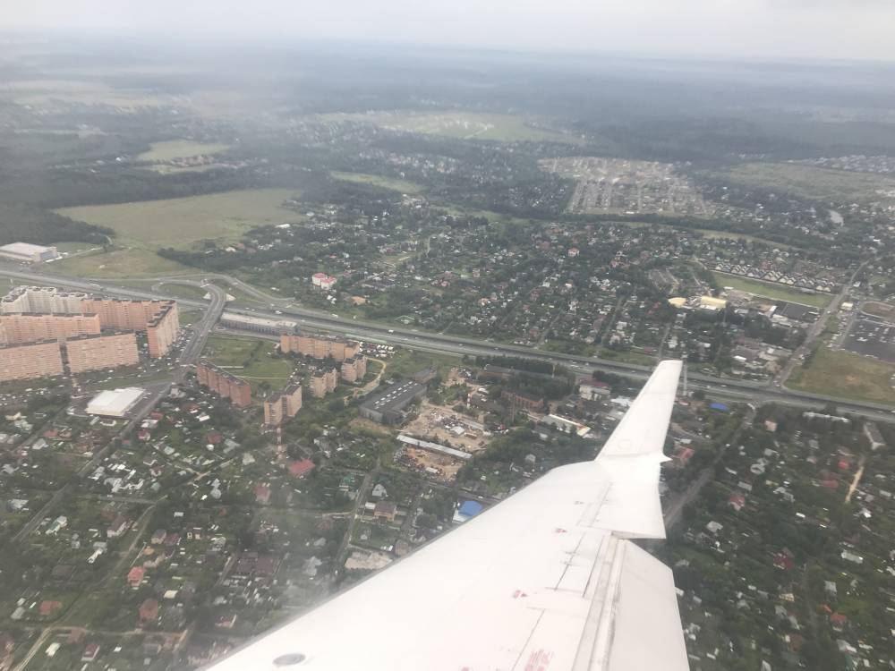 Пассажирский самолет Як-42 срочно вернулся в Уфу из-за отказа двигателя