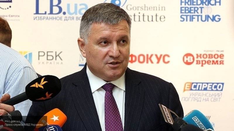 Политолог отреагировал на заявление Авакова о Суркове