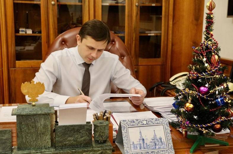 Глава Орловской области сделал 31 декабря выходным для чиновниц