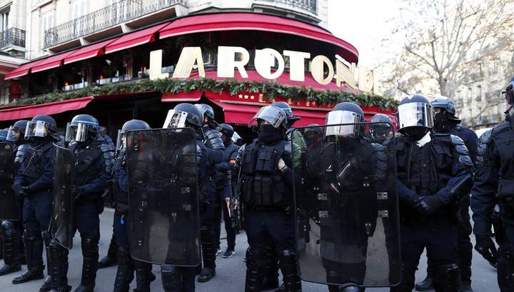 Французские полицейские поддержали забастовку против пенсионной реформы