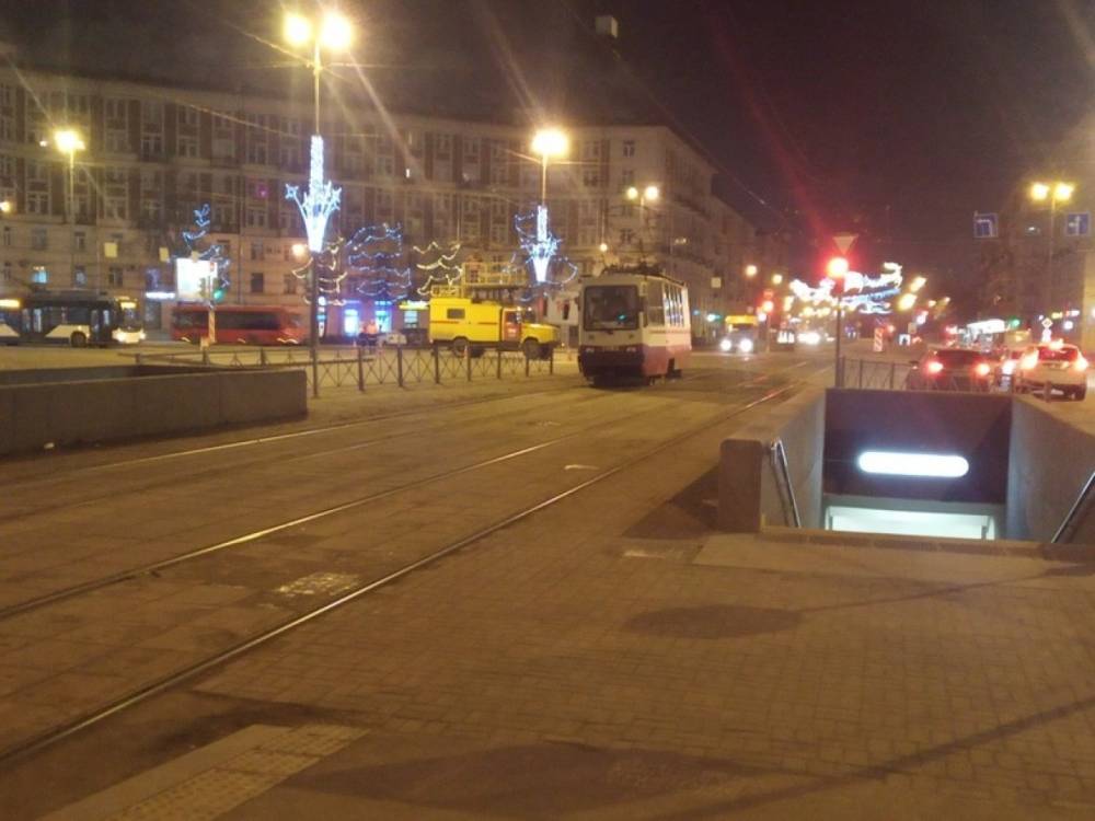 Трамвайные провода заискрились в предновогоднем экстазе у «Новочеркасской»