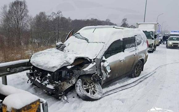 Под Владивостоком из-за снегопада столкнулись более 50 автомобилей