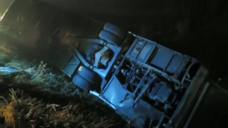 Пять человек пострадали при опрокидывании автобуса в Волгоградской области