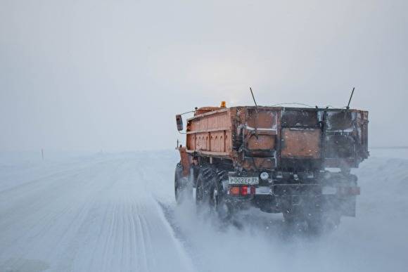 На Ямале из-за сильного ветра и метели закрыли зимник Коротчаево — Красноселькуп