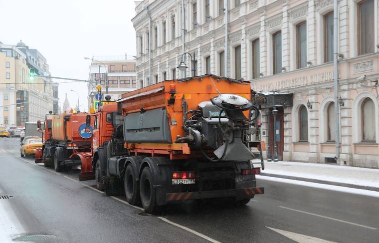 Москвичей предупредили о скользких дорогах и слабом ветре