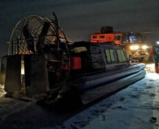 На Ямале четверых мужчин эвакуировали с аэролодки, у которой отказал двигатель