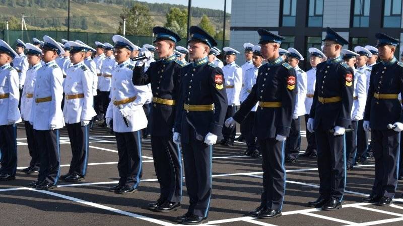 В Госдуме предложили отчислять кадетов и суворовцев за нарушение дисциплины