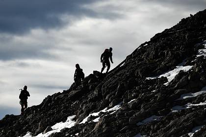 Бойцы спецназа спасли российского альпиниста после камнепада на Кавказе