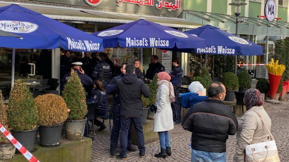 Не поделили обед: сирийцы устроили массовую драку в ресторане Эссена