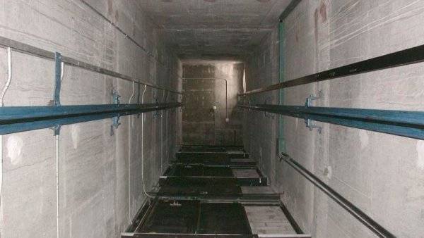 Мужчина насмерть разбился, сорвавшись в шахту лифта в Москве