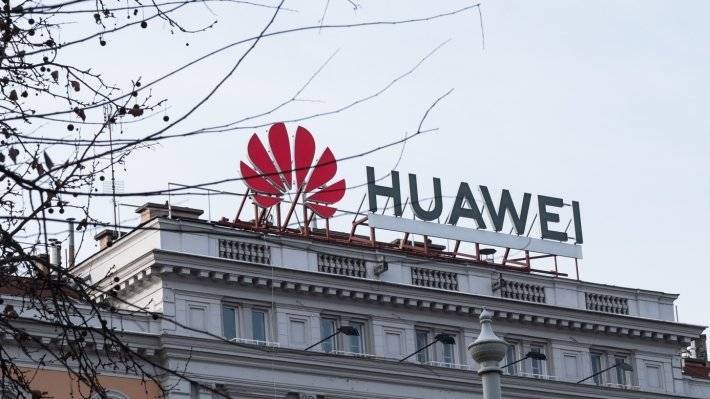 Huawei планирует устанавливать свою операционную систему на гаджеты с 2020 года