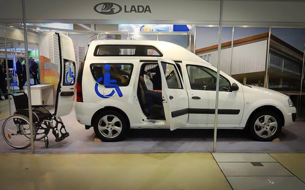 Универсал Lada Largus получил новую версию — для инвалидов-колясочников