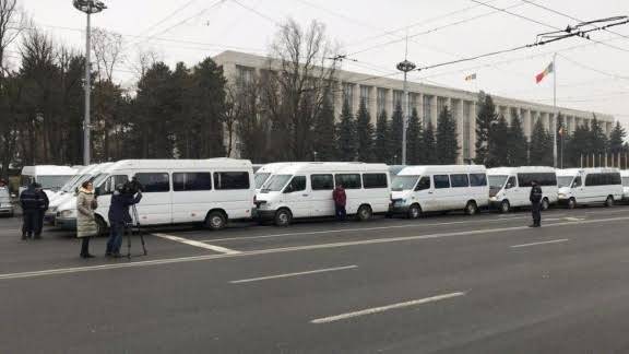 Правительство Молдавии: Забастовкой автоперевозчики проблему не решат