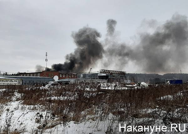 Пожарные ликвидировали открытое горение на заводе в Екатеринбурге