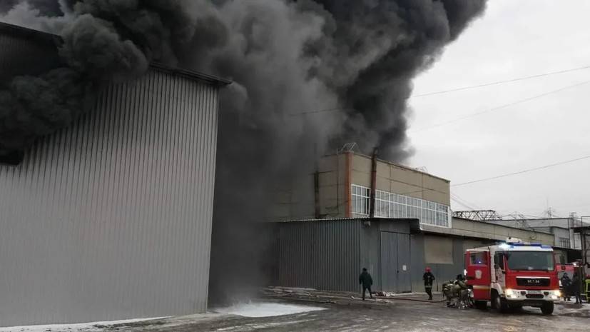 В Екатеринбурге ликвидировано открытое горение на лакокрасочном заводе