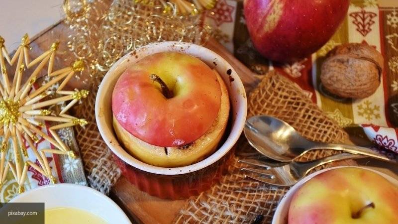 Печеные яблоки с медом помогут вылечить от простуды, рассказали специалисты