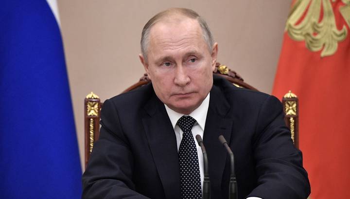 Труд и авиаперевозки: Путин провел совещание с правительством