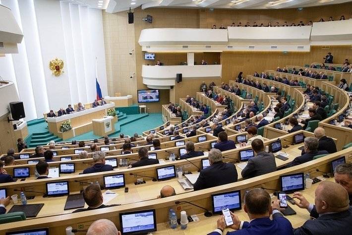 Совет Федерации одобрил переход на электронные трудовые книжки
