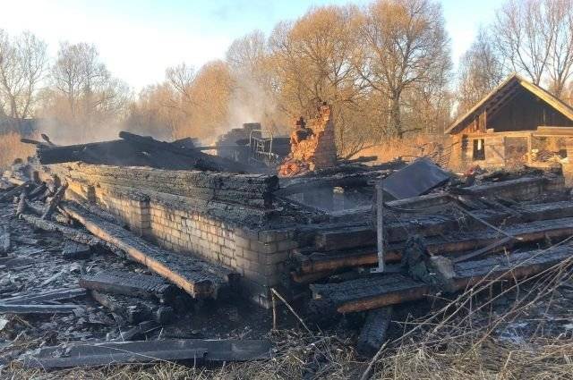 Пожар унес жизни двух пенсионеров в Тверской области