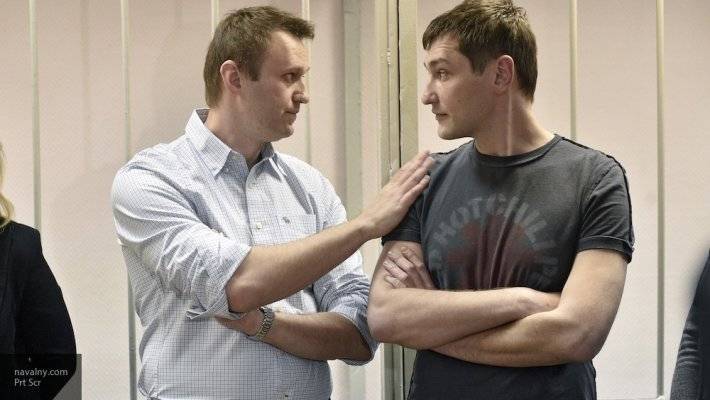 Наскучивший школьникам Навальный продает арестантский мерч брата для расширения аудитории
