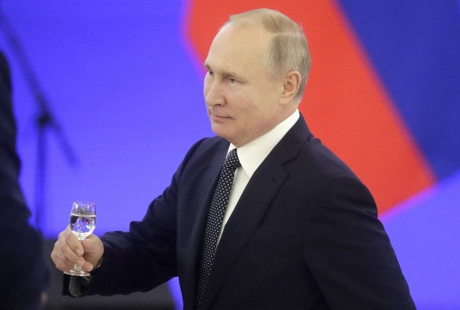 Путин поднял тост за Родину и героев России