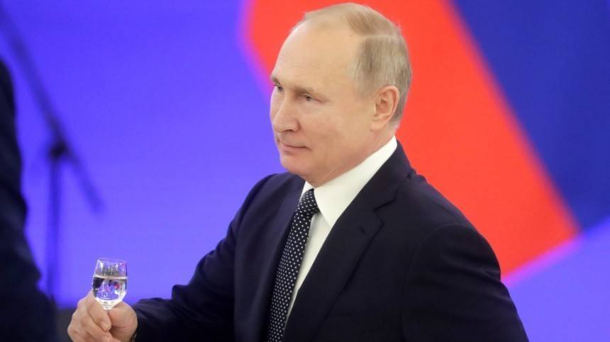 Владимир Путин поднял тост за Россию и ее героев на приеме в Кремле — видео