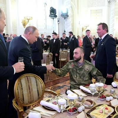Путин на торжественном приеме по случаю Дня героев России поднял тост за страну и ее героев