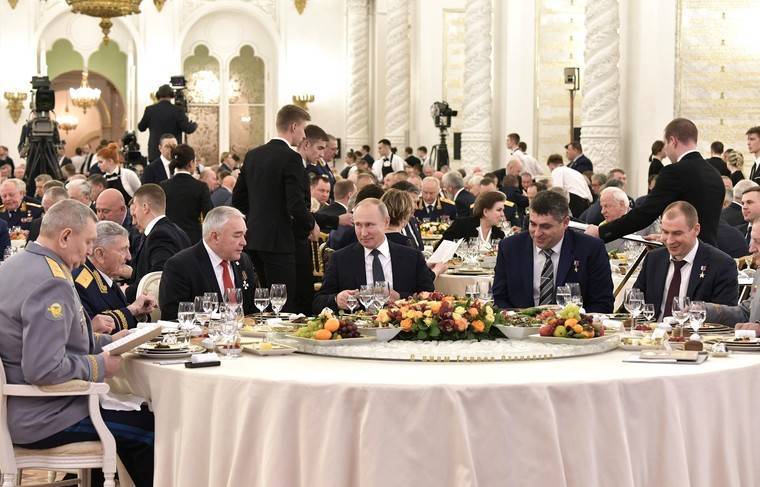Путин поднял тост за Родину и героев России